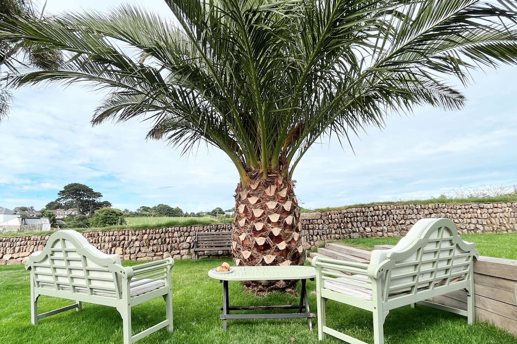 Modern 3 bed Bungalow with parking, private garden thumbnail