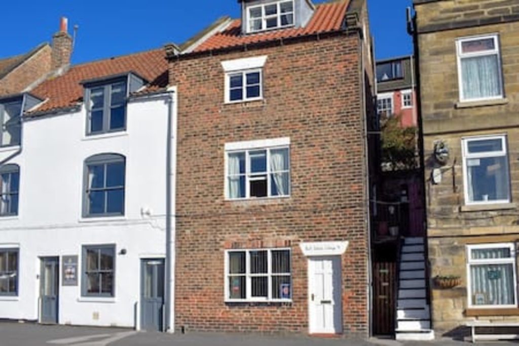 Bell Island Cottage~Whitby~Harbour Views thumbnail