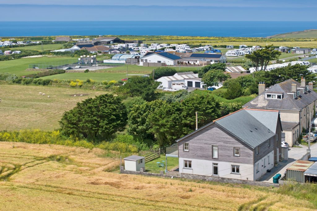 Seawynds: Family Home with Far-Reaching Sea Views thumbnail