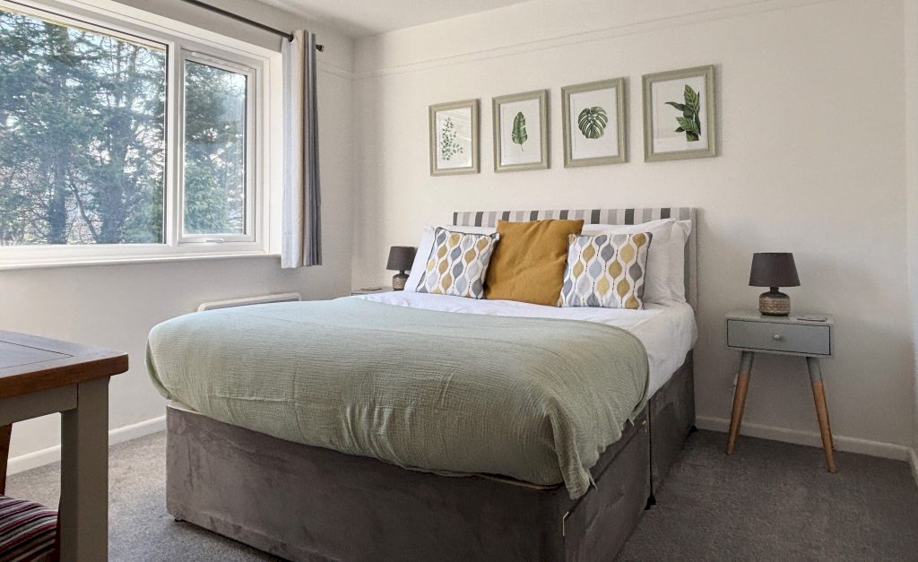 Harlowe~Mousehole Hideaway~two bed with parking thumbnail