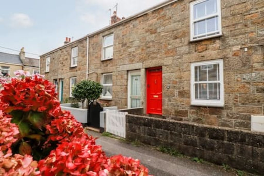 Pandora~Lovely Seaside Cottage sleeps 4~Newlyn thumbnail