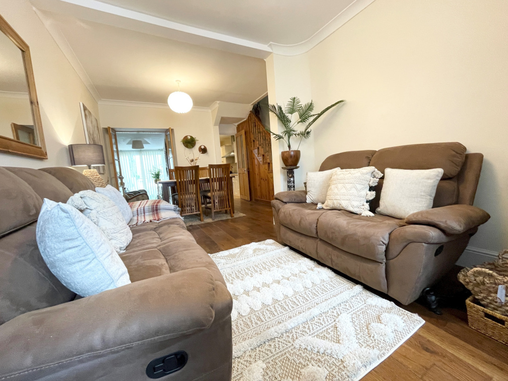 Penzance~Charming Family Home~3 bed ~2 Bathrooms thumbnail