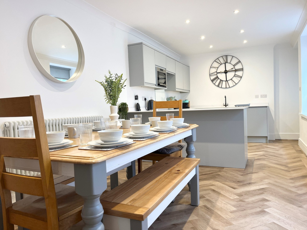 Spacious 5 Bed Home~close to Seafront~Penzance thumbnail